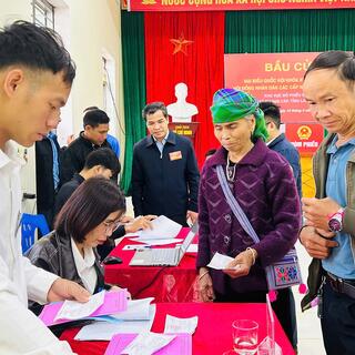 <a href="/tin-tuc-su-kien/bau-cu-quoc-hoi-va-hdnd-cac-cap" title="BẦU CỬ QUỐC HỘI VÀ HĐND CÁC CẤP" rel="dofollow">BẦU CỬ QUỐC HỘI VÀ HĐND CÁC CẤP</a>