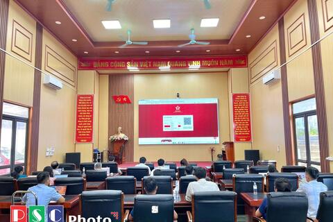 ĐẢNG ỦY XÃ PU SAM CÁP TỔ CHỨC TẬP HUẤN TRIỂN KHAI THỦ TỤC HÀNH CHÍNH CỦA ĐẢNG TRÊN MÔI TRƯỜNG ĐIỆN TỬ