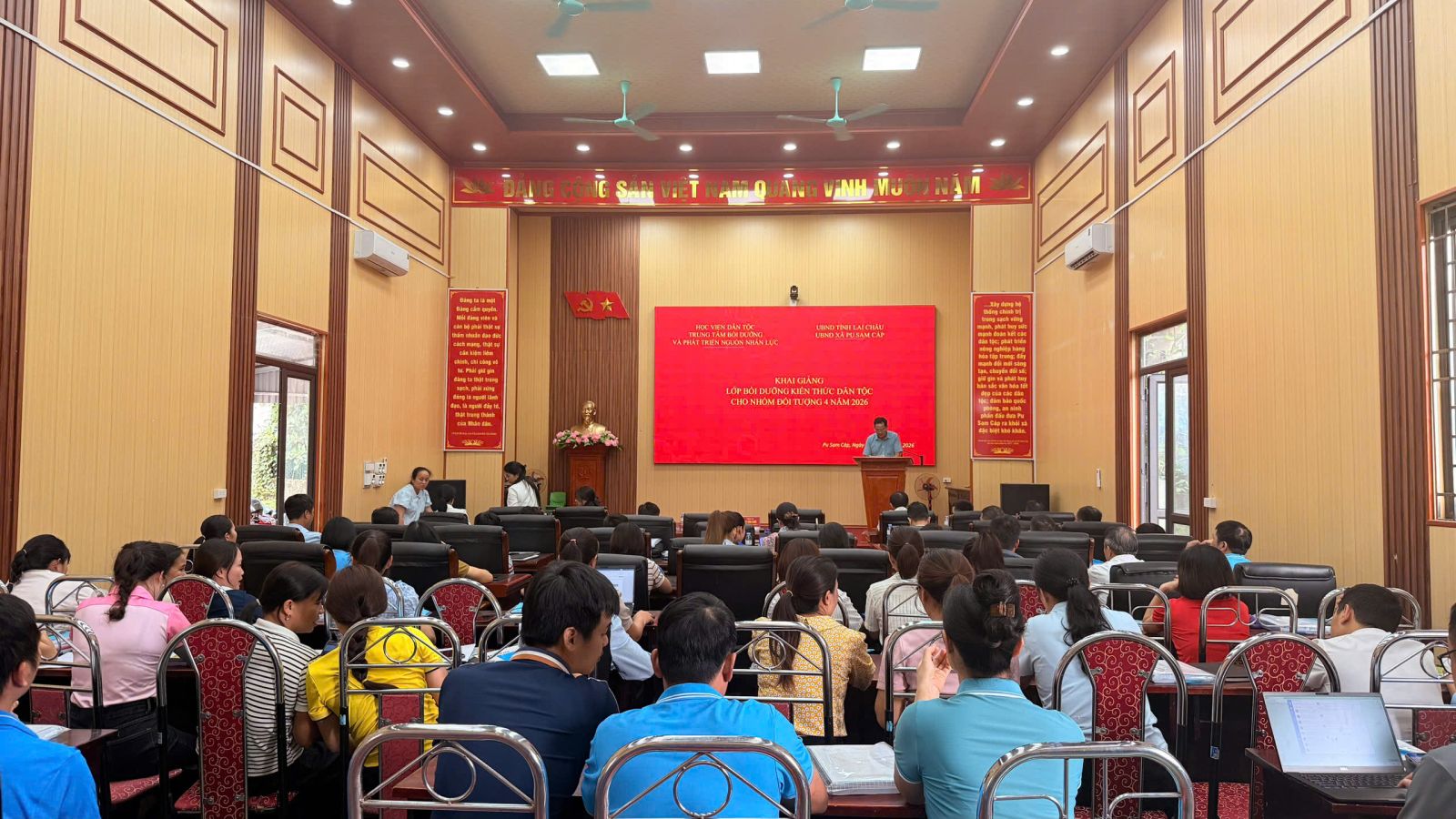 LỄ KHAI GIẢNG LỚP BỒI DƯỠNG KIẾN THỨC DÂN TỘC CHO CÁN BỘ, CÔNG CHỨC, VIÊN CHỨC THUỘC ĐỐI TƯỢNG 4 TẠI XÃ PU SAM CÁP NĂM 2026
